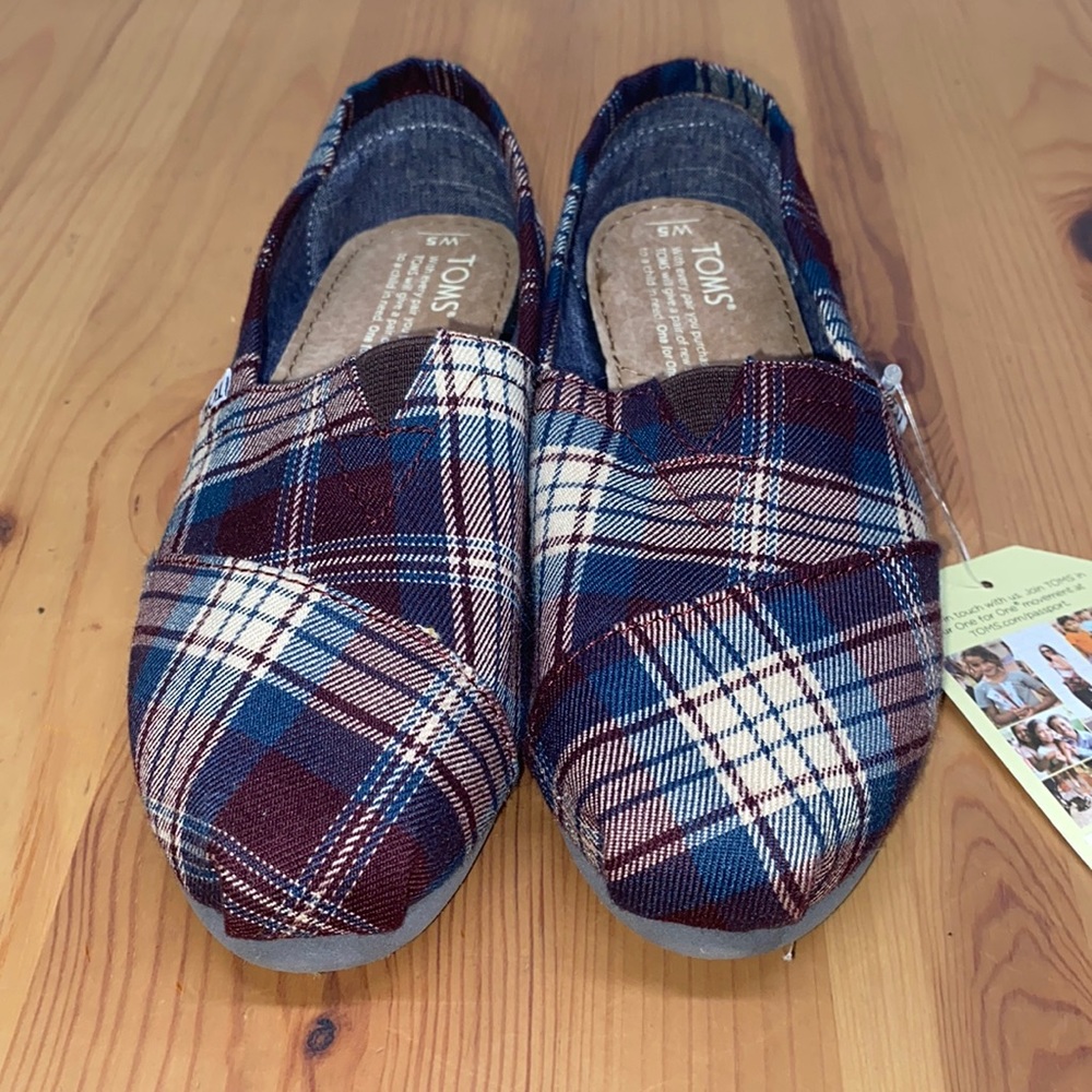 BRAND NEW TOMS SHOES